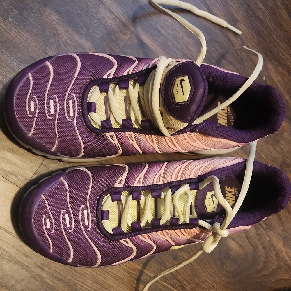 Nike Women's Purple and Cream Sneakers